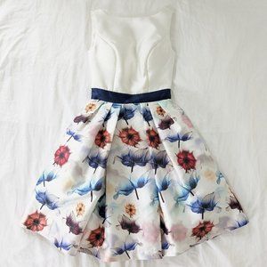 Chi Chi London Size US 2 Floral Full Skirt Dress with Pockets